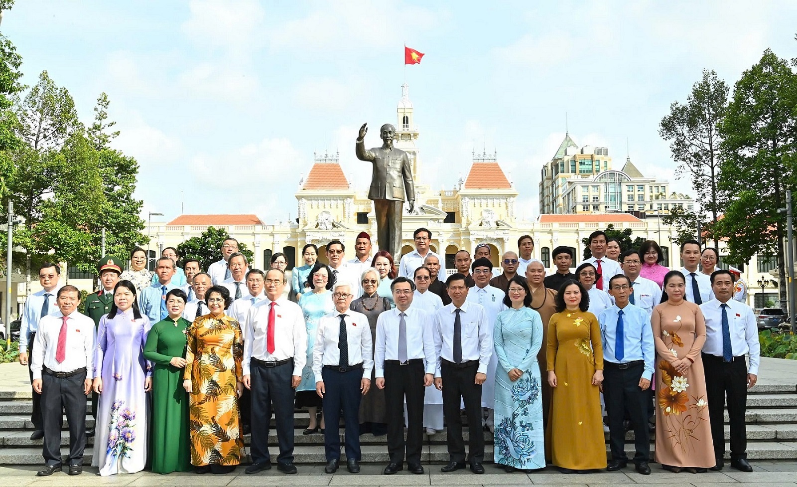 Lãnh đạo TP.Hồ Chí Minh dâng hoa, dâng hương Chủ tịch Hồ Chí Minh